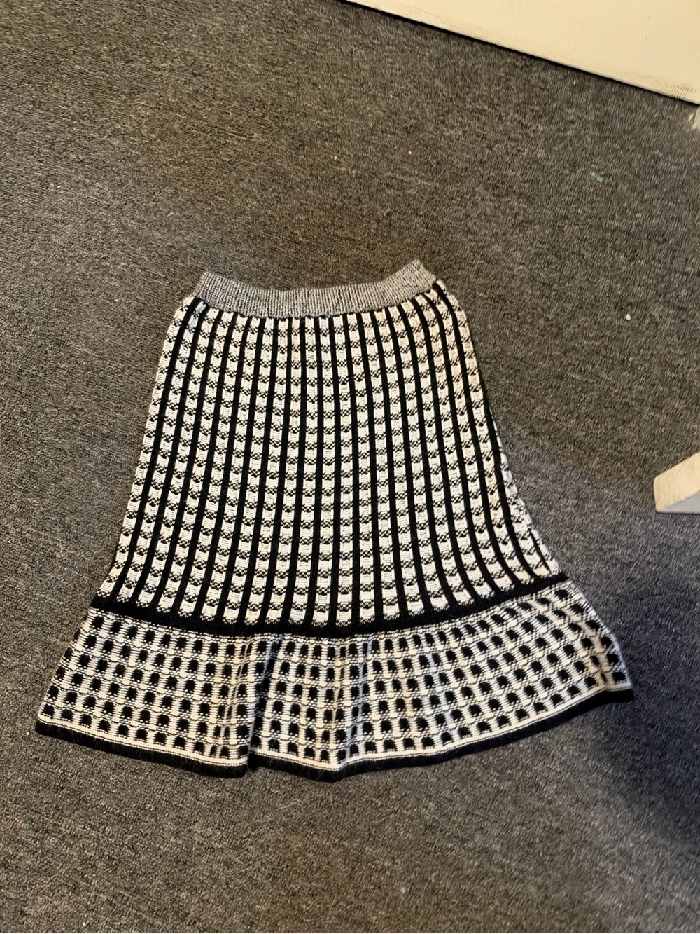 sparrow Black & White Patterned Knit A-Line Skirt